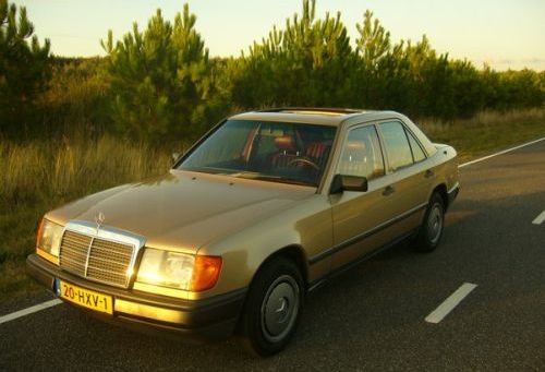 2. Mercedes 230E.jpg