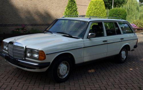 4. Mercedes 230TE.jpg