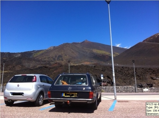 W123 op de Etna.JPG