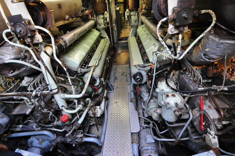 Technik Museum Speyer – Two Maybach-Mercedes-Benz diesel engines in U9_800.jpg