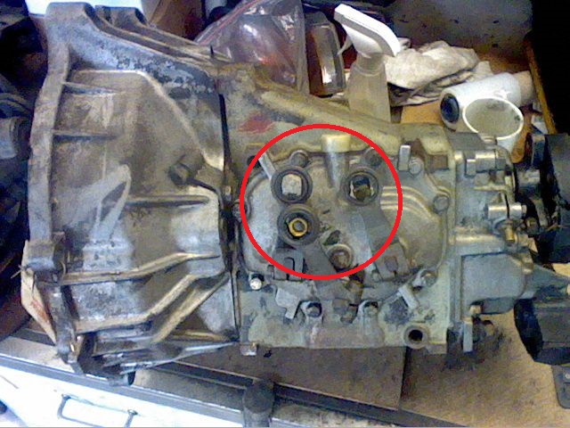 mercedes_200-300_(w123)_76-86_1980_gear_box_5_speed.jpg