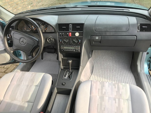 C220 interieur.jpg